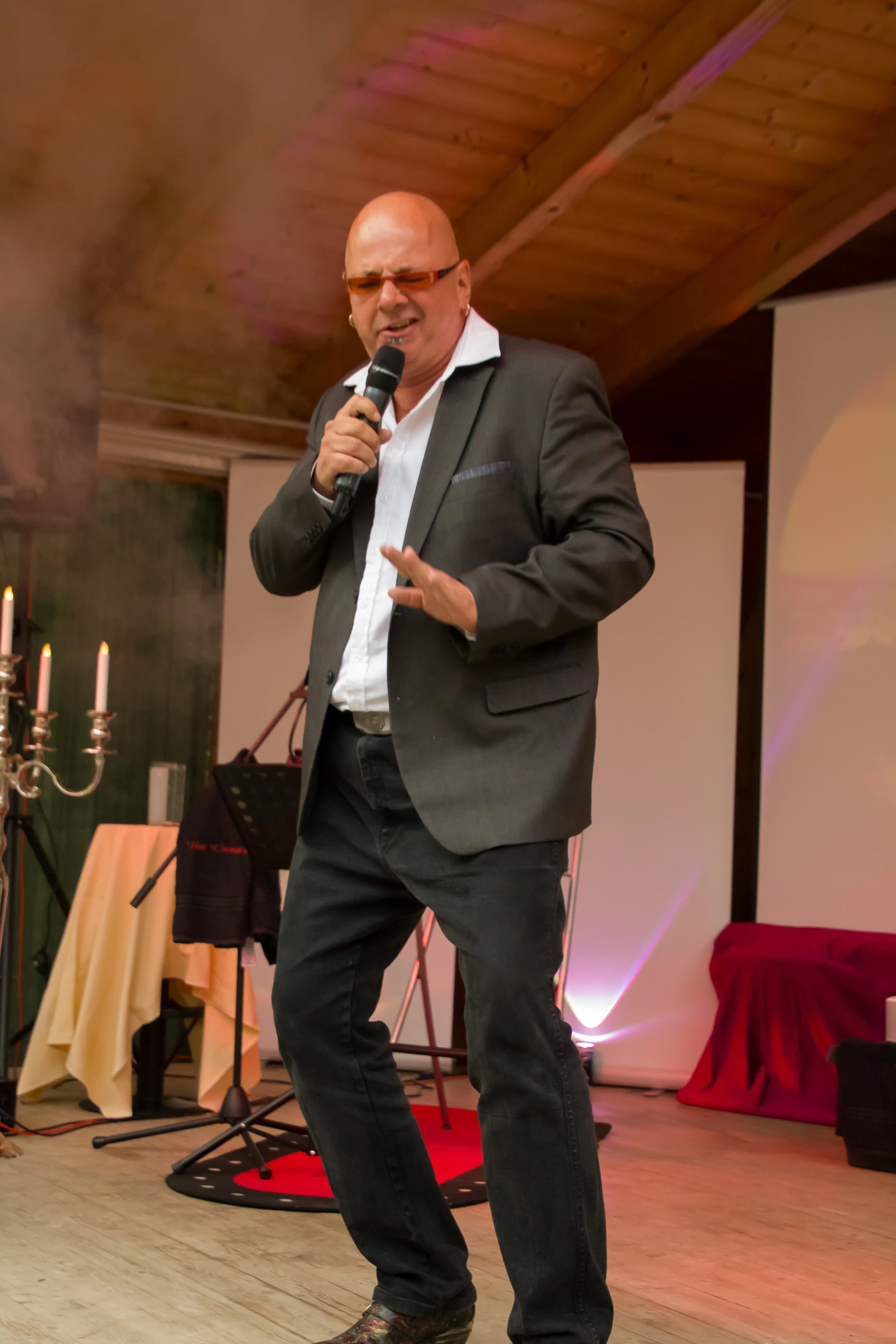 Frankie Fortyn on stage during a live show